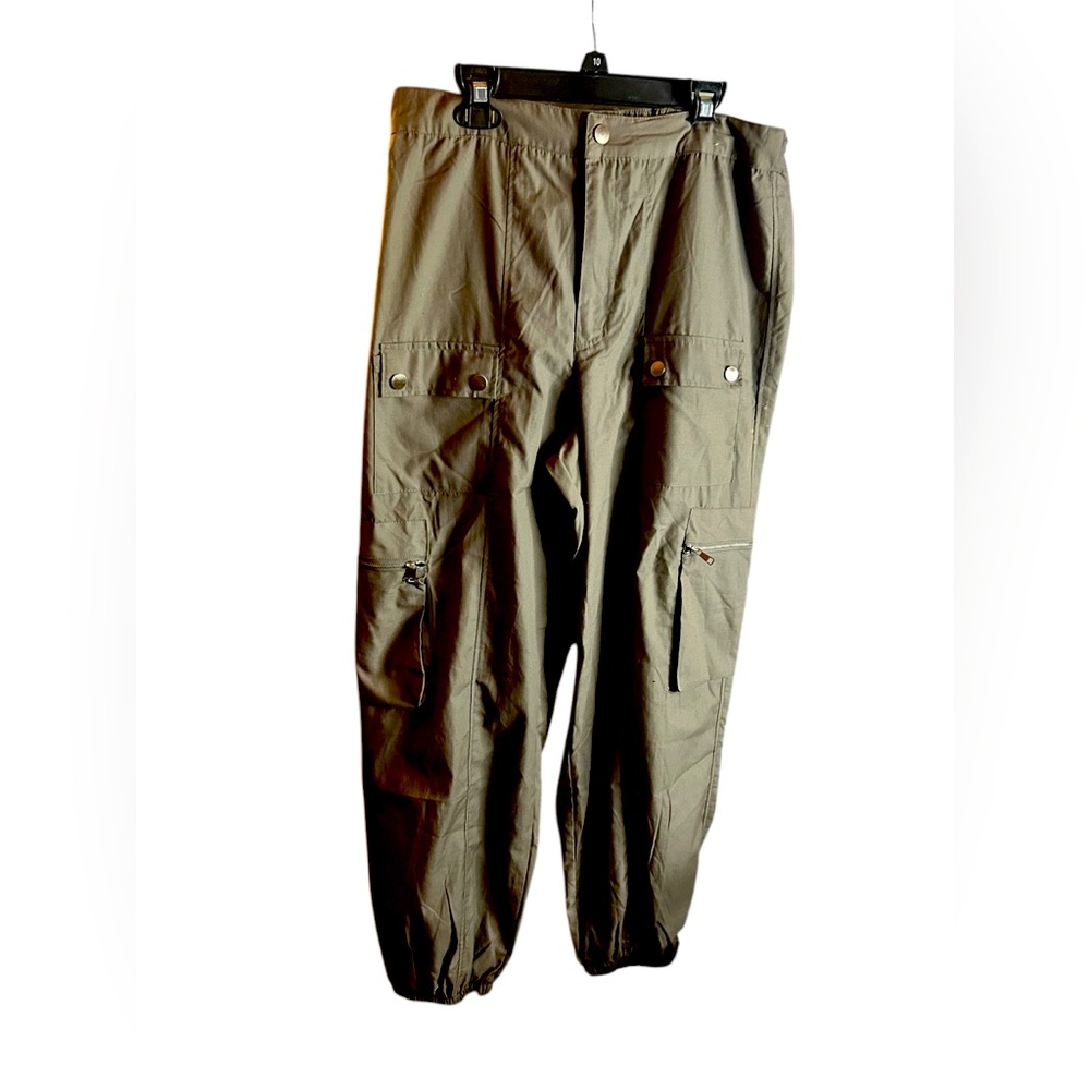 Woman’s Sweet Envy dark green  Cargo Pants Sz Large NWOT